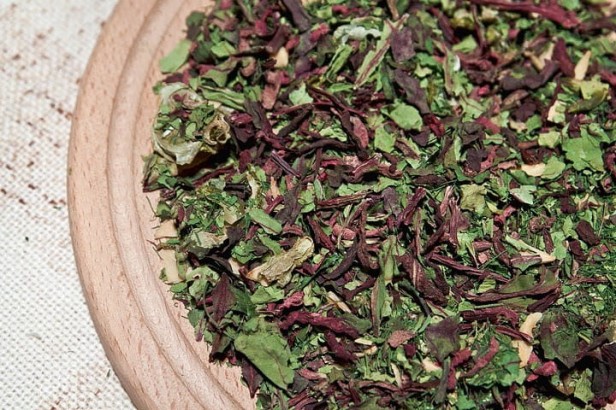 Zupa Botwinowa Z Ogórkiem Kiszonym